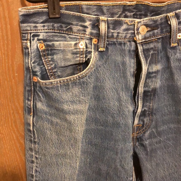 Levi's 501 Jeans Original Button Fly Medium Wash Cotton Straight Leg 34x38 - Picture 2 of 9